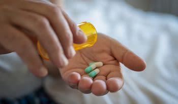 ¿Toma antibióticos? Proteja y restaure el equilibrio intestinal con estos consejos