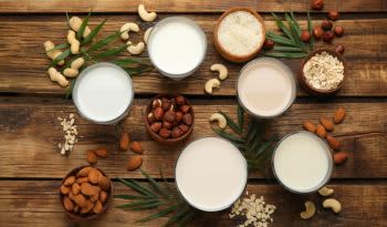 Les meilleurs laits végétaux, selon les experts en santé