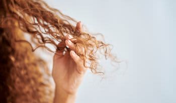 ¿Se cae el pelo? El vínculo entre el cortisol y la caída del cabello
