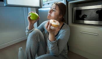 Conseils pour lutter contre l’envie de manger du sucre : reprenez le contrôle de votre appétit et de votre glycémie