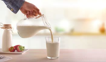 Beneficios de la leche de cabra: ¿es más saludable que la leche de vaca o la leche vegetal?