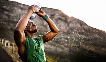 ¿Cómo afecta su entrenamiento si usted está deshidratado?
