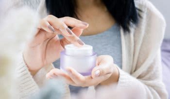 黃體素乳膏的益處：更年期緩解指南