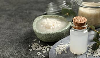 Tonique à l’eau de riz : ses bienfaits hydratants et nourrissants