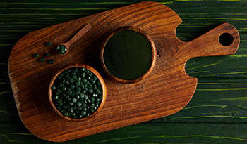 Spirulina and Chlorella: Algae with Healthy Benefits