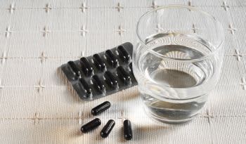 O que é carvão ativado? A verdade sobre alegações de desintoxicação e questões de segurança