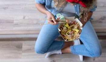 Los peores alimentos para la salud intestinal (¡Y qué comer en su lugar!)