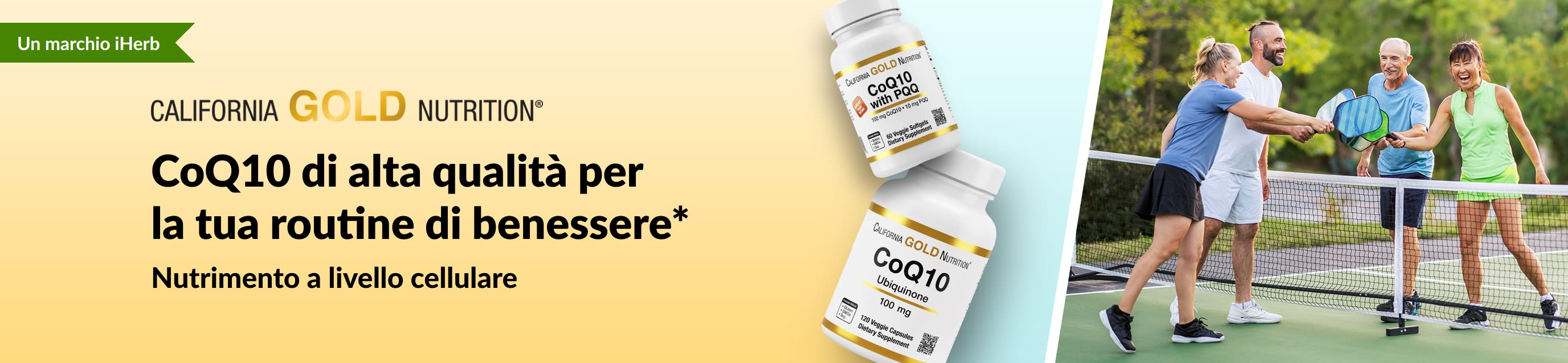 Integratori di CoQ10 di California Gold Nutrition per il benessere, con flaconi di prodotto e adulti sportivi che giocano a pickleball.