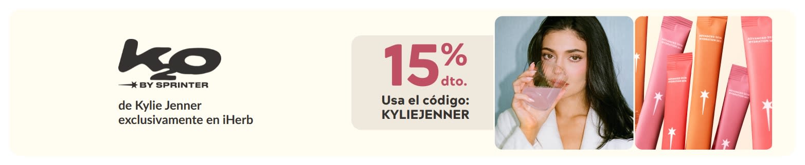Banner de k2o by Sprinter de Kylie Jenner con bebidas coloridas, una modelo y sobres para hidratación cutánea.