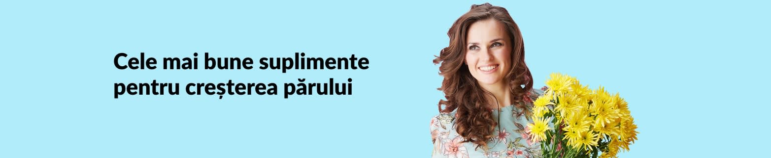 Femeie veselă cu păr lung și creț, cu flori galbene, promovând suplimente pentru creșterea părului pe fond albastru.
