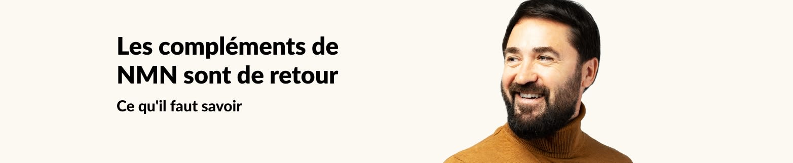 Homme souriant à côté d'un texte annonçant le retour des compléments alimentaires NMN, promouvant le bien-être et l'énergie.
