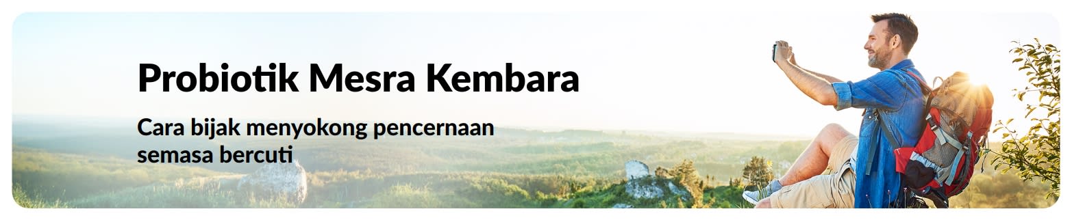 Sepanduk artikel probiotik kembara menampilkan pengembara beg galas mengambil photo di luar, menekankan probiotik untuk pengembaraan sihat.
