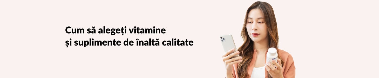 Femeie ținând un telefon și un supliment și textul „Cum să alegeți vitamine și suplimente de înaltă calitate”.