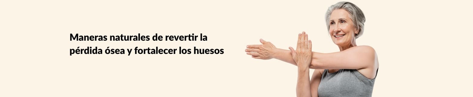 Banner con una mujer mayor sonriendo mientras se estira, promoviendo métodos naturales para revertir la pérdida ósea y fortalecer los huesos.