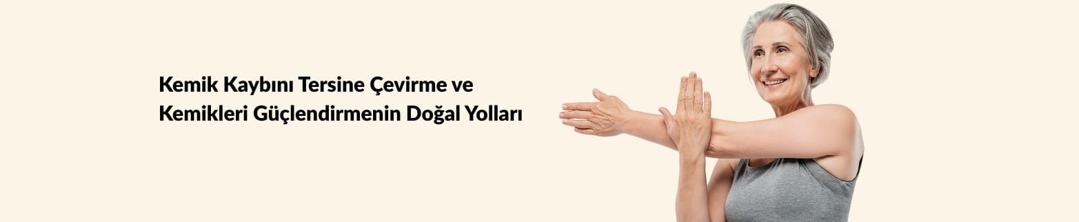 Gülümseyen yaşlı bir kadının esneme hareketi yaptığı, kemik kaybını doğal yollarla tersine çevirmeyi ve kemikleri güçlendirmeyi teşvik eden banner.