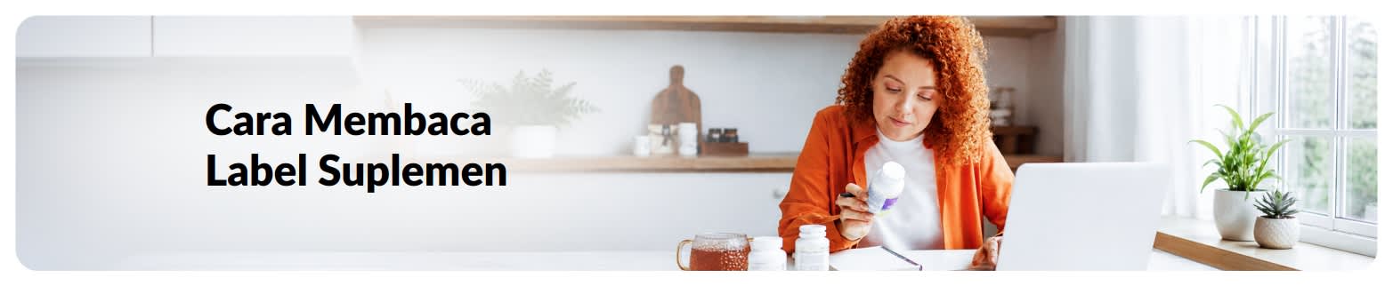 Sepanduk berteks “Cara Membaca Label Suplemen” dengan wanita menyemak botol suplemen di sebelah komputer riba di rumah.