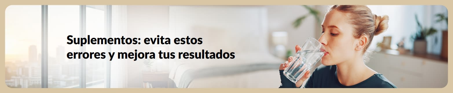 Banner con una mujer tomando agua y el texto “Suplementos: evita estos errores y mejora tus resultados”.