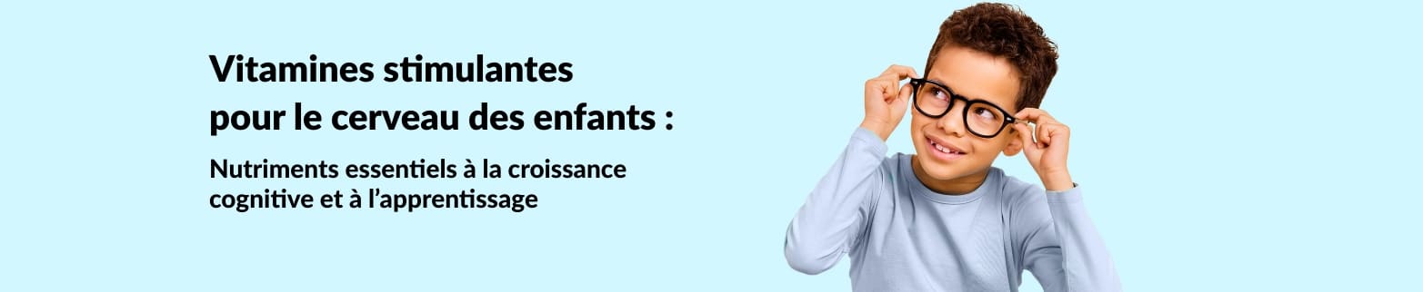 Enfant souriant portant des lunettes à côté d'un texte faisant la promotion de vitamines stimulant le cerveau pour les enfants afin de favoriser leur croissance et leur apprentissage.
