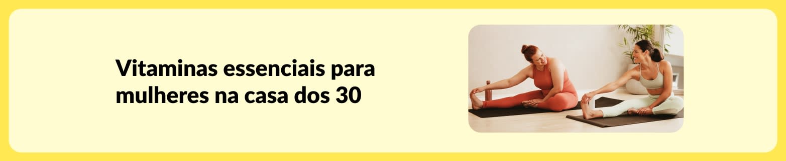 Banner de blog sobre vitaminas essenciais para mulheres na casa dos 30, com duas mulheres se alongando em tapetes de yoga.