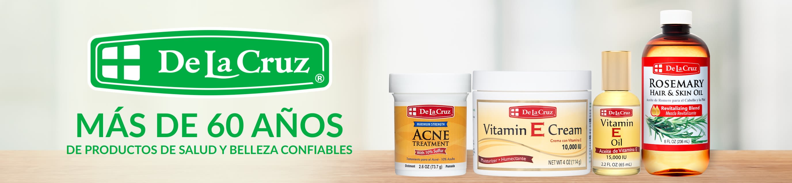 Logo de De La Cruz, el texto ‘‘Más de 60 años de productos de salud y belleza confiables’’ y productos del cuidado de la piel