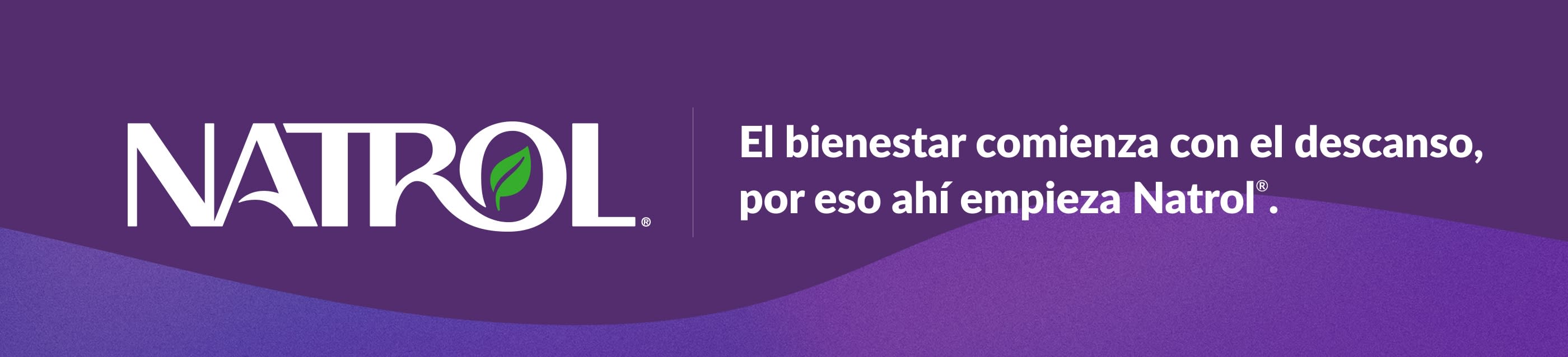 Logo de Natrol® sobre fondo morado con el eslogan: “El bienestar comienza con el descanso, por eso ahí empieza Natrol®.