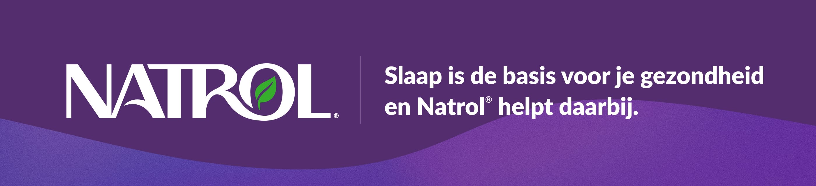Het Natrol-logo op een paarse achtergrond met de slogan: Slaap is waar gezondheid begint, dus daar begint Natrol®.