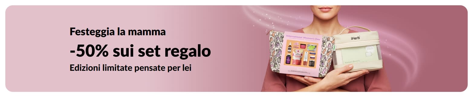 Banner che invita a festeggiare la mamma con i set regalo scontati al 50%, in cui viene mostrata una donna che tiene in mano delle confezioni regalo di prodotti beauty e skin care. 