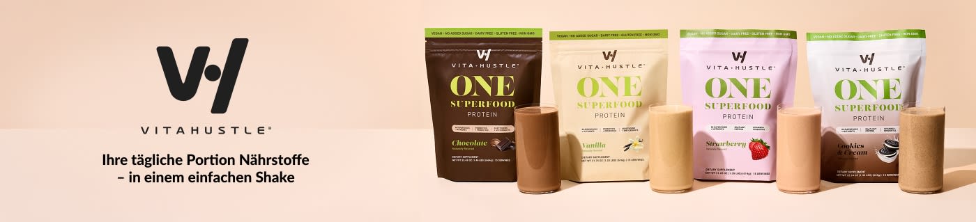 VitaHustle One Superfood Protein Banner mit den Geschmacksrichtungen Schokolade, Vanille, Erdbeere und Cookies & Cream Shakes.