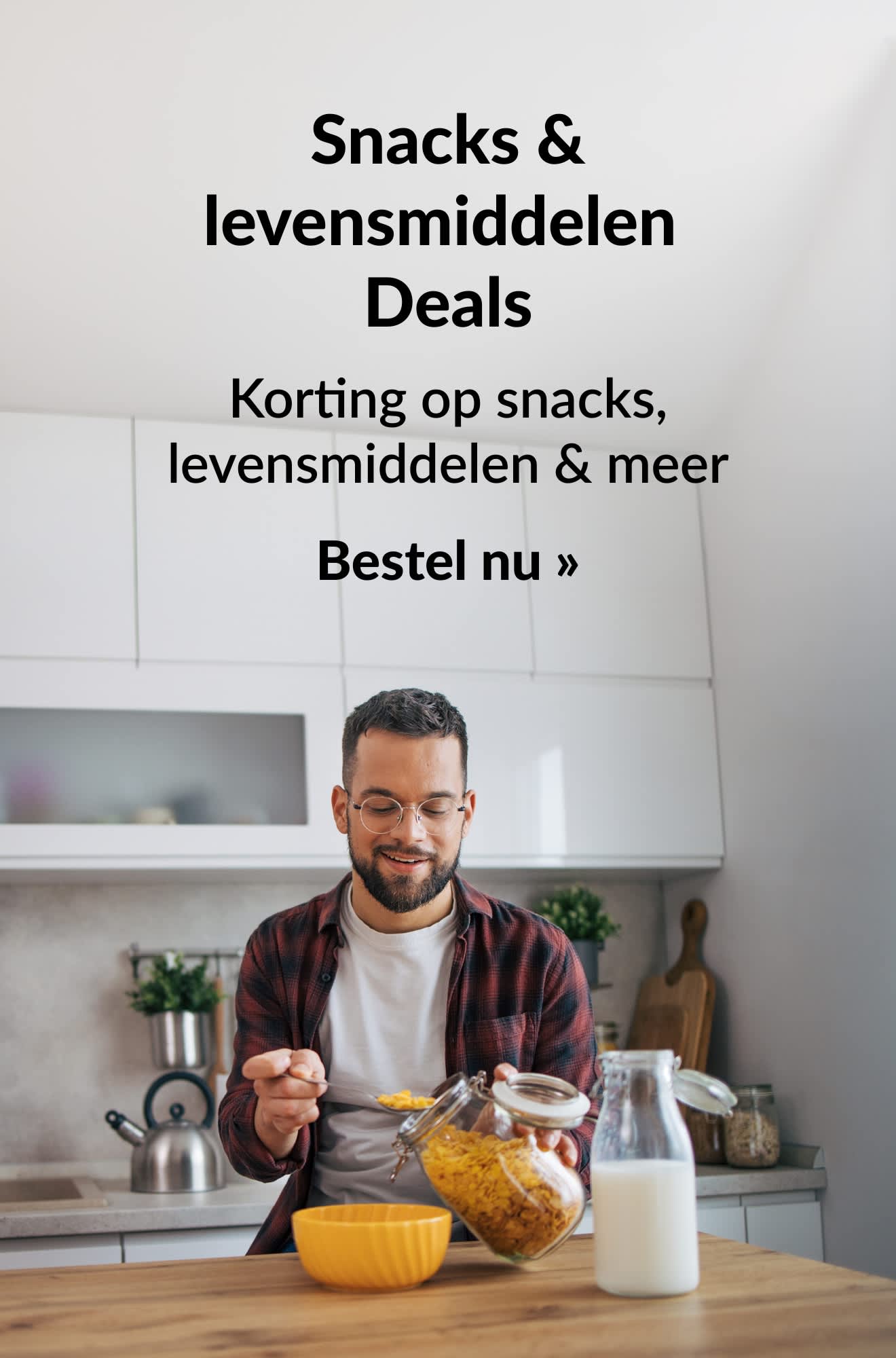 Banner voor boodschappen met aanbiedingen voor snacks en voorraadartikelen. Shop nu.