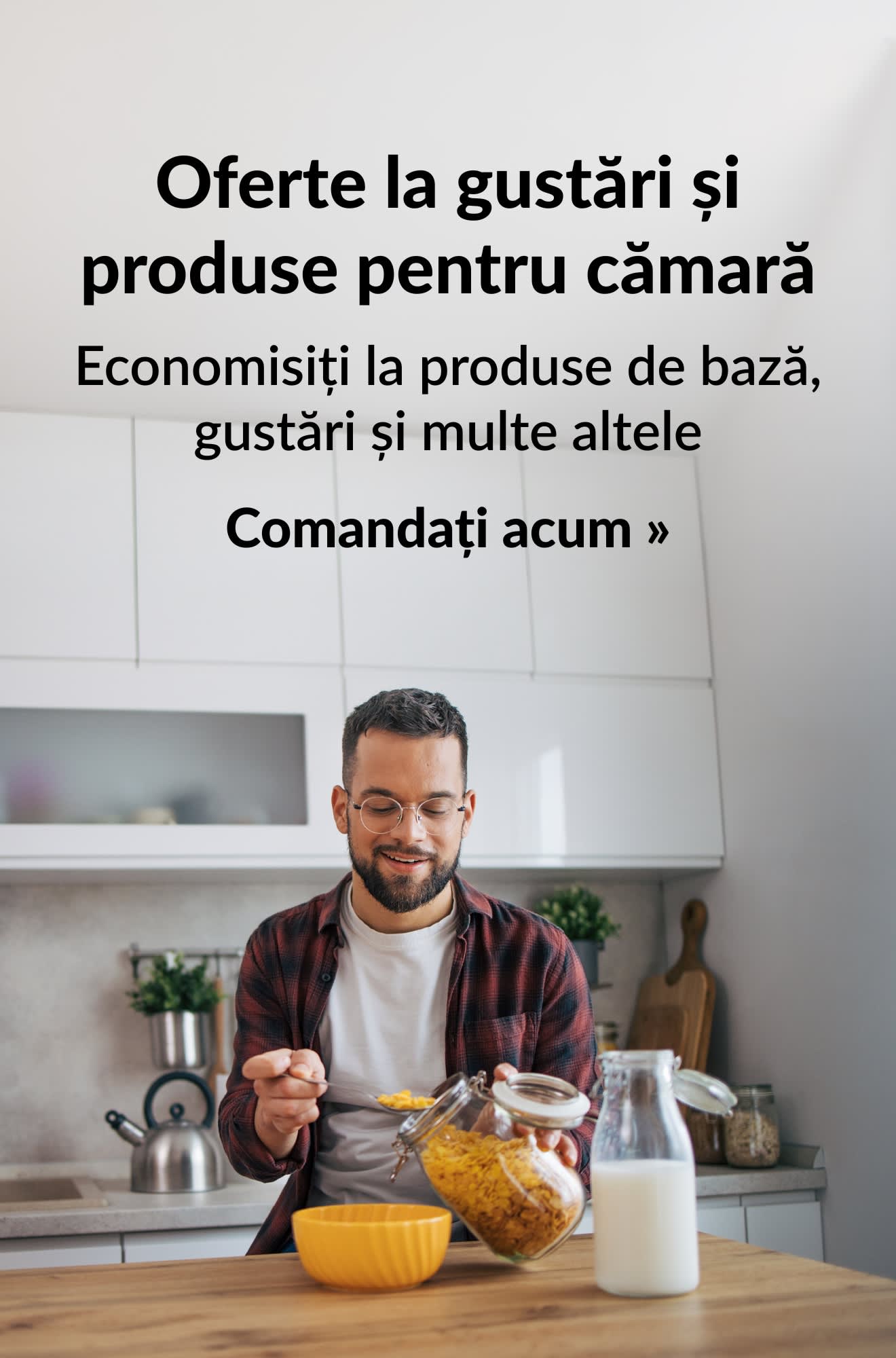 Banner cu oferte la gustări și produse pentru cămară. Comandați acum.