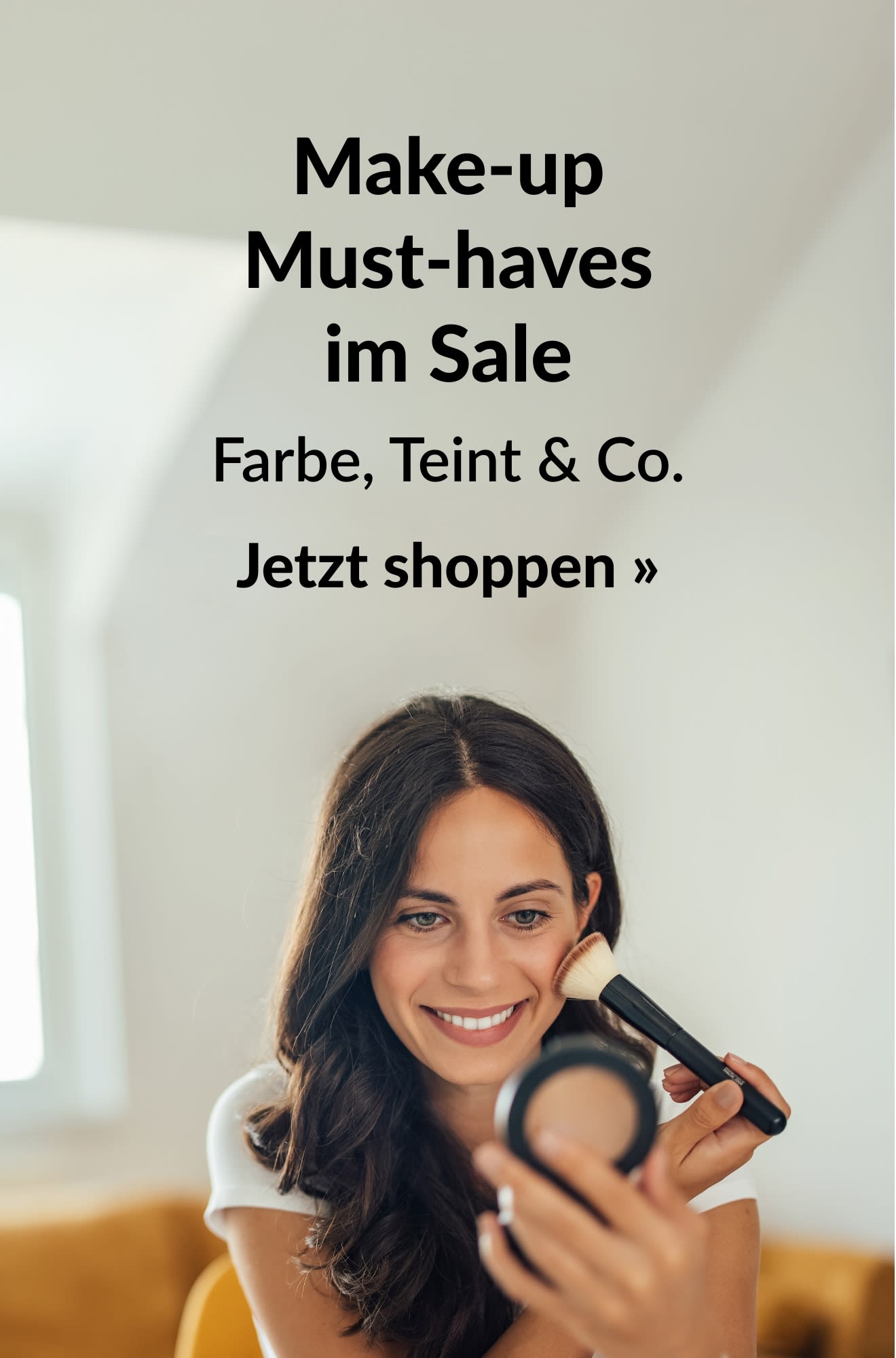Banner, das für Make-up-Must-haves im Angebot wirbt. Jetzt shoppen.