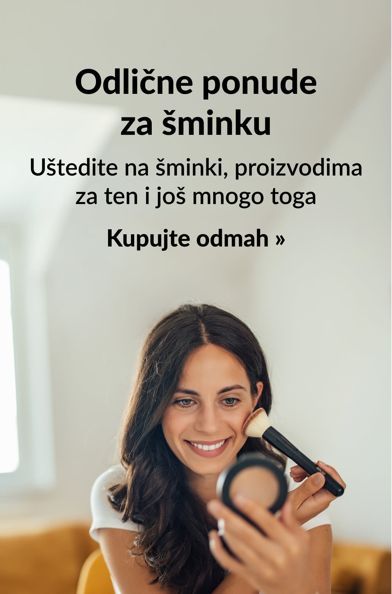 Reklamni natpis koji promovira odlične ponude za šminku. Kupujte odmah.