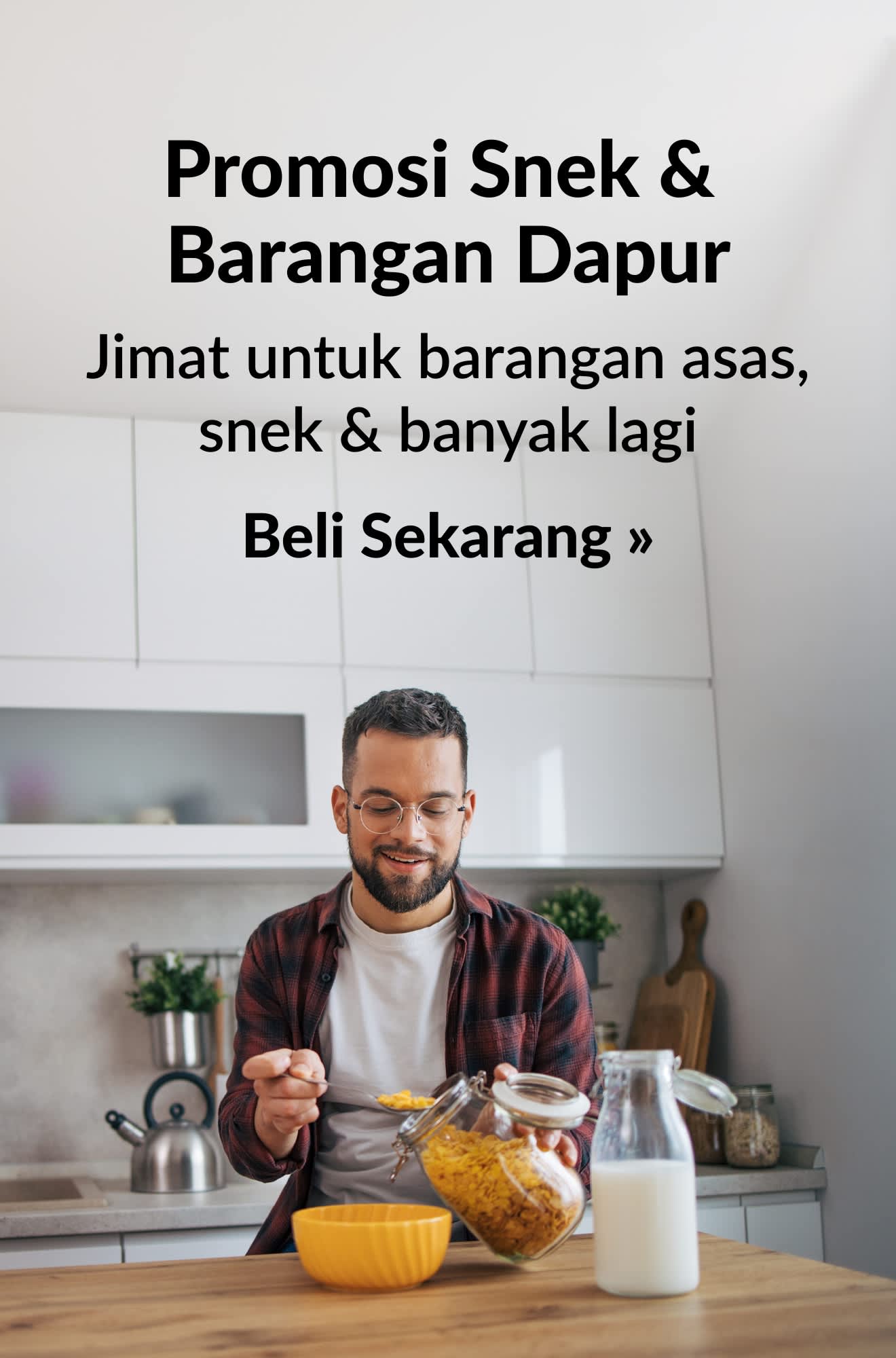 Sepanduk barangan runcit mempromosikan snek dan barangan dapur. Beli Sekarang.