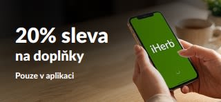 Ruce držící telefon s iHerb aplikací, zobrazující 20% slevu na doplňky s kódem EUSUPPS20.