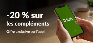Des mains tenant un téléphone affichant l'appli iHerb, avec une offre de -20 % sur les compléments grâce au code EUSUPPS20.