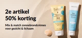 iHerb-promotiebanner voor zonnebrandcrème met een actie: 2e artikel 50% korting. De banner toont twee huidverzorgingsproducten met SPF voor dagelijks gebruik.