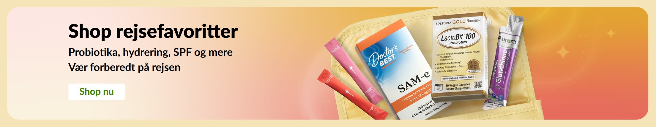 Banner med rejsefavoritter arrangeret i en rejsetaske med en 