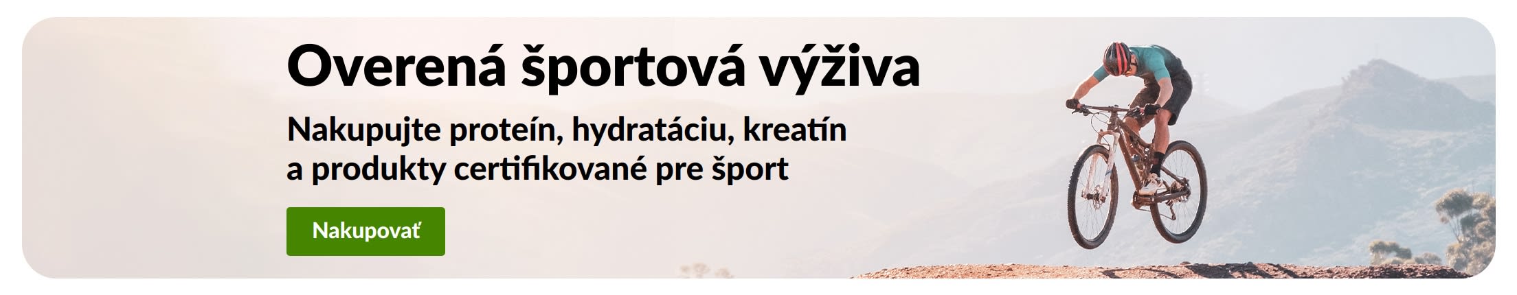 Baner pre športovú výživu s cyklistom a tlačidlom Nakupovať. Proteín, hydratácia, kreatín a produkty certifikované pre šport.
