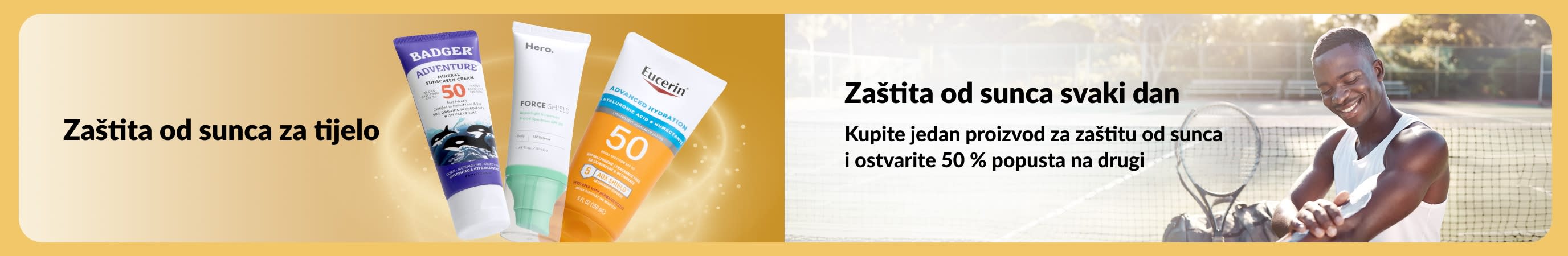 Reklamni natpis prikazuje proizvode za zaštitu od sunca za tijelo uz muškarca koji nanosi kremu na teniskom terenu, s tekstom koji promovira zaštitu od sunca svaki dan i ponudu Kupite jedan proizvod za zaštitu od sunca i ostvarite 50 % popusta na drugi.
