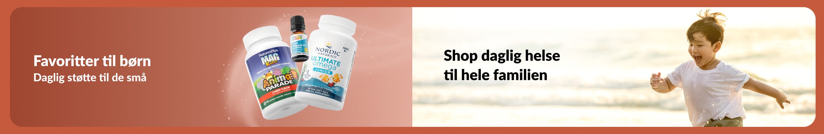 Banner, der viser kosttilskud til børn sammen med et barn, der leger på stranden, med tekst, der promoverer daglig støtte til de små og hele familiens velvære.