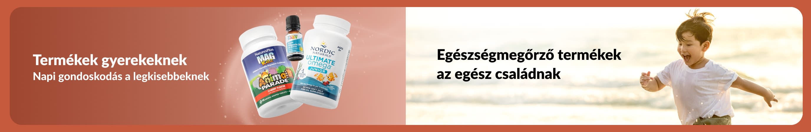 Gyermekeknek való táplálékkiegészítőket ábrázoló banner egy tengerparton játszó gyerekkel, mellette pedig egy szöveggel, amely a kicsiknek és a családnak készült egészségmegőrző termékeket népszerűsít.