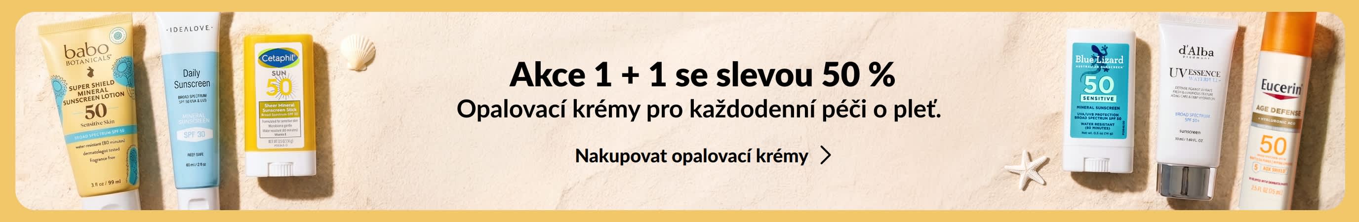 Na obou stranách zlatého banneru jsou dvě skupiny různých opalovacích produktů. Text na banneru: „Kupte jeden produkt péče o opalování, druhý se slevou 50 %.“