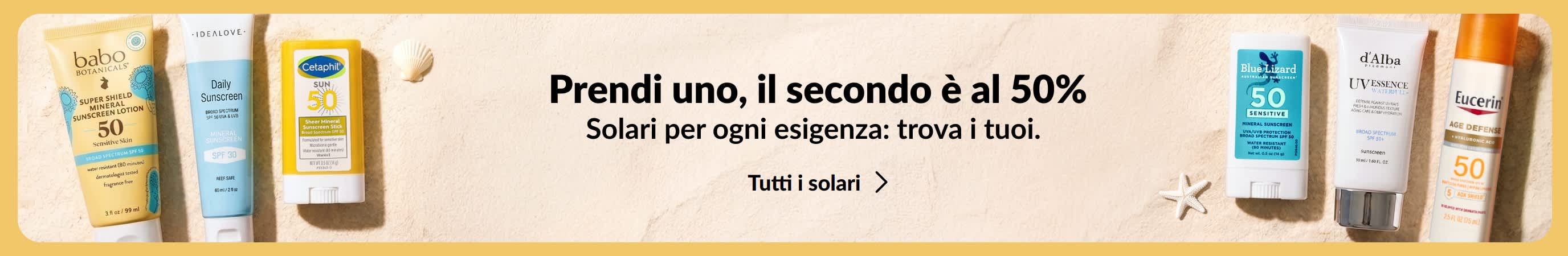 Due gruppi di vari prodotti solari disposti ai lati di un banner dorato. Il testo promozionale sul banner riporta: 