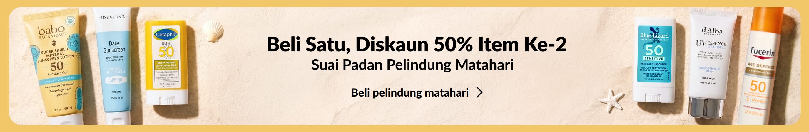 Dua kumpulan produk pelindung matahari di kedua-dua sisi sepanduk emas. Teks promosi tertera, '