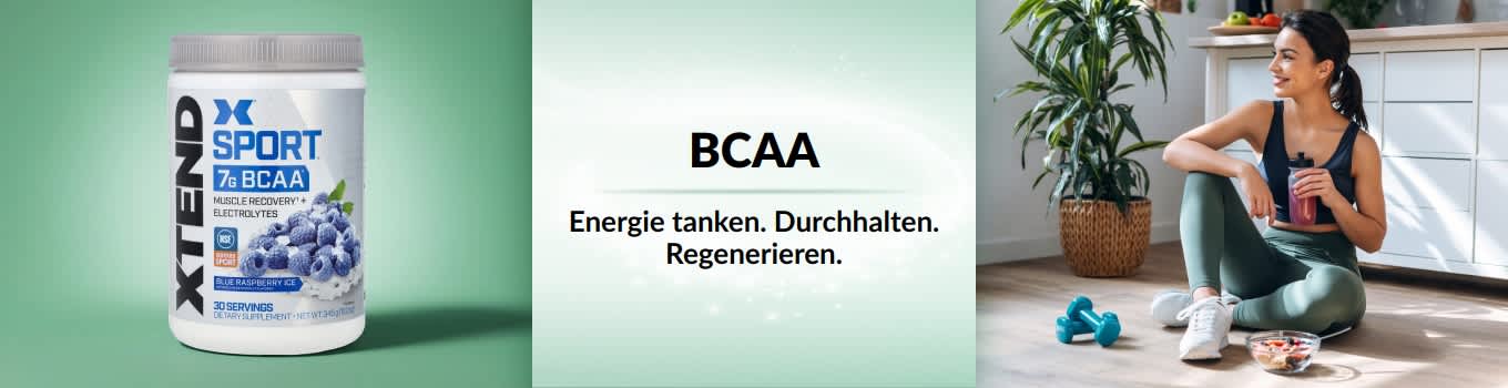 iHerb-BCAA-Banner, auf dem eine Frau zu sehen ist, die sich nach dem Training erholt, im Vordergrund ein BCAA-Produkt.