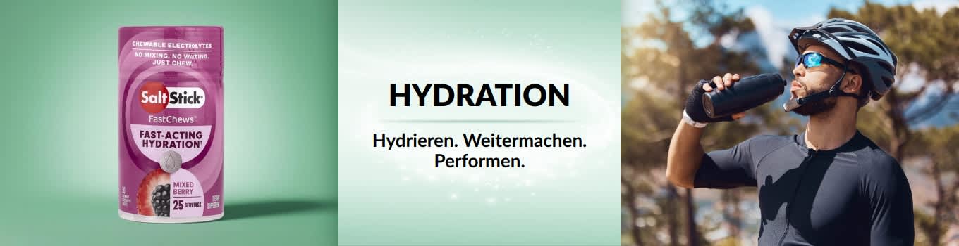 iHerb-Banner für Flüssigkeitszufuhr mit einem Mann, der auf seinem Fahrrad anhält, um Wasser zu trinken. Im Vordergrund ist ein schnell wirkendes Produkt zur Hydration.