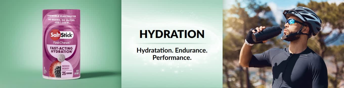 Bannière iHerb Hydratation montrant un homme faisant une pause à vélo pour boire de l'eau, avec un produit d'hydratation.