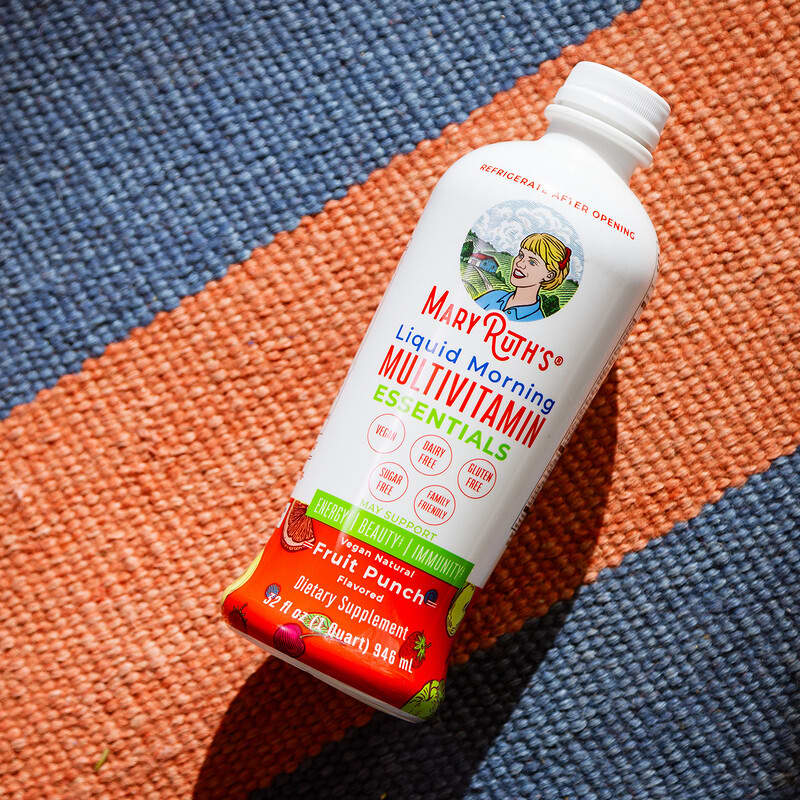 Suplemento multivitamínico matutino líquido Essentials+, Ponche de frutas,  946 ml (32 oz. líq.)