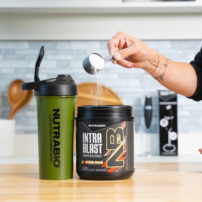 ぽり0703 NutraBio Labs イントラブラスト  2個セット イントラブラスト、高度なイントラワークアウト、コラーダクラッシュ