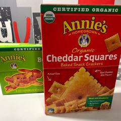 【お取り寄せ商品】[12個セット]アニーズホームグロウン オーガニック チェダースクエア 213g Annie's grown Organic Cheddar Squares オーガニックチェダースクエア、ベイクドスナッククラッカー、213g